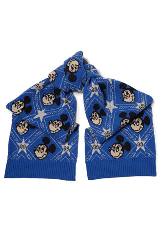 Синий шарф с узором Disney x GucciЦена: 37 300 руб.
Где купить: aizel.ru