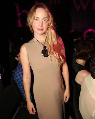 Минимализм, в который влюблены все: как Дженнифер Лоуренс стала новой королевой стритстайла Минимализм, в который влюблены все: как Дженнифер Лоуренс стала новой королевой стритстайла