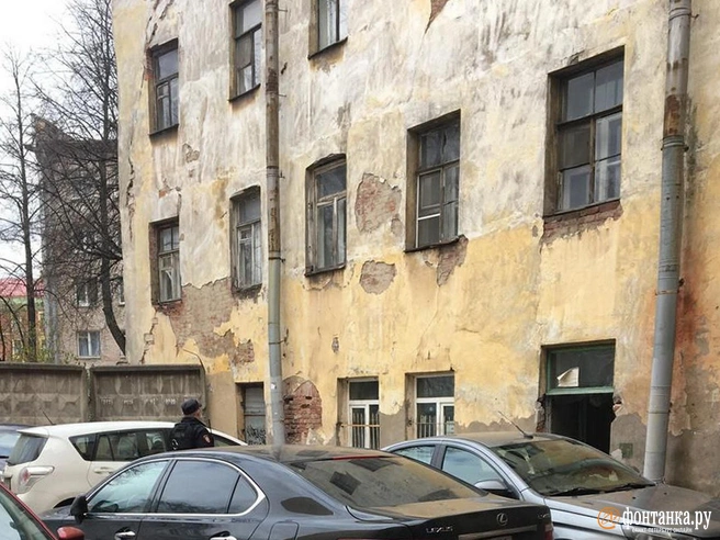 Приходим, а кто-то сменил замок. Аварийный дом на Садовой облюбовали сквоттеры | Источник: читатель «Фонтанки»