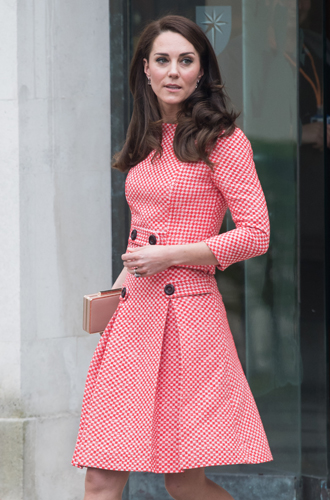 Фото №35 - Королевский дресс-код: любимые сумки герцогини Кембриджской