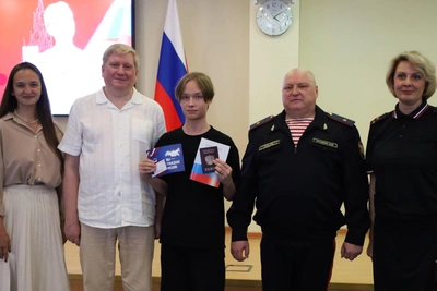 Начальник Росгвардии вручил паспорта в Кирове