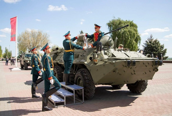 Лампаду с частицей огня везли на бронетранспортере | Источник: Музей-панорама «Сталинградская битва» / T.me