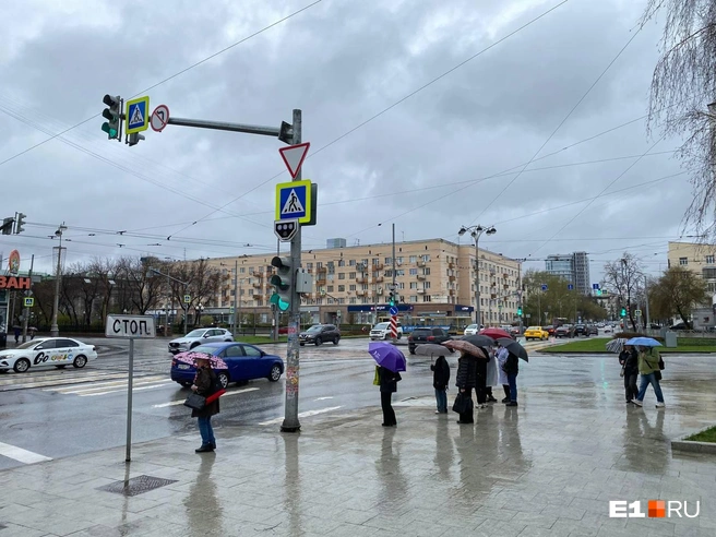 На мировой карте появились новые моря — во всём виноват дождь на Урале. Как Екатеринбург пережил штормовое | Источник: Екатерина Маврина / E1.RU