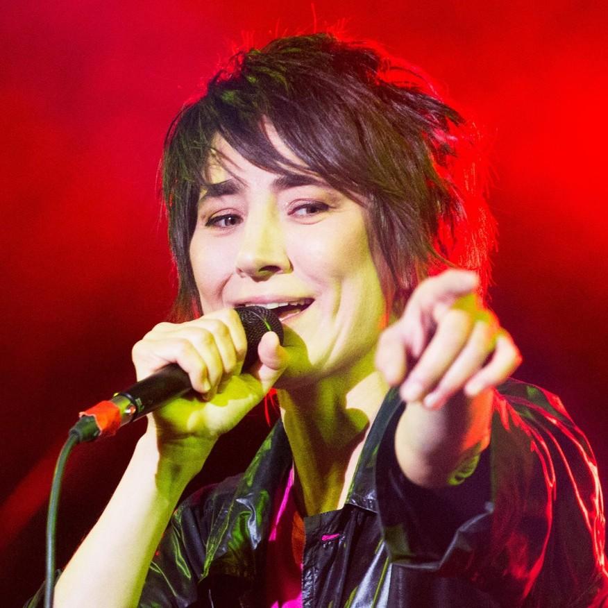 Земфира* переехала в Лондон и отказалась от выступлений