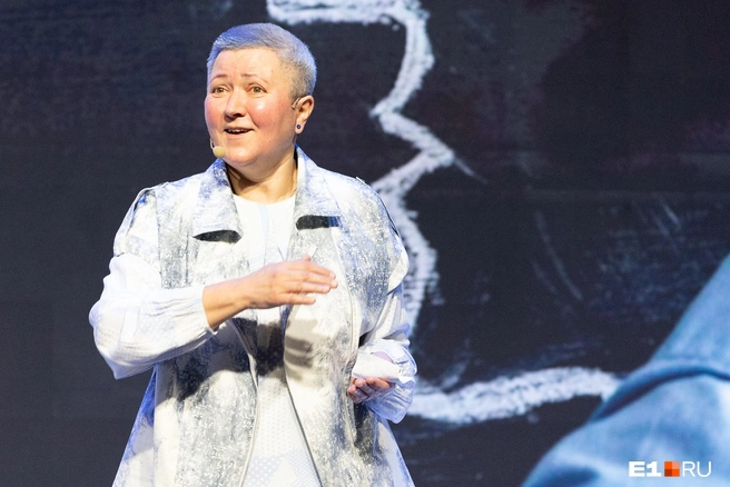 Ирина Ковалева уверена, что не стоит сбегать из школы, как только на вашего ребенка один раз посмотрели недобро | Источник: Валерия Еленина / E1.RU
