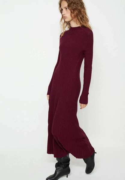 10 трикотажных платьев, которые заменят весь зимний гардероб