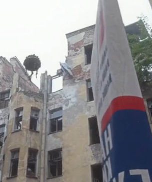 «Наш киберцарь. Наше обнуление»: Петербургский художник снял видео про то, как выглядел бы агитационный баннер в будущем (видео)