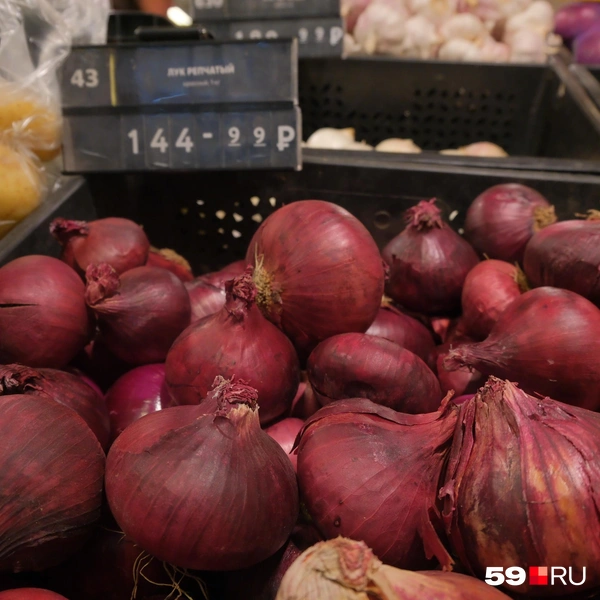 Эффектный репчатый лук по 145 рублей | Источник: Тимофей Калмаков / 59.RU