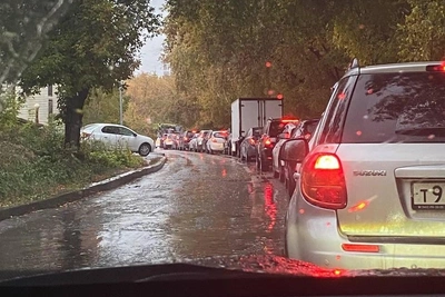 Екатеринбуржцы застряли в пробке у «Калины»
