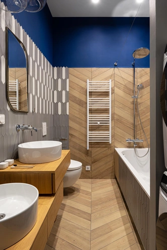 Настенная плитка, Equipe. Напольная плитка, Kerama Marazzi. Краска, Sikkens. Тумбы подвесные, «Изделие». Раковины, Villeroy &amp; Boch. Полотенцесушитель, «Cунержа». | Источник: Наталья Градусова