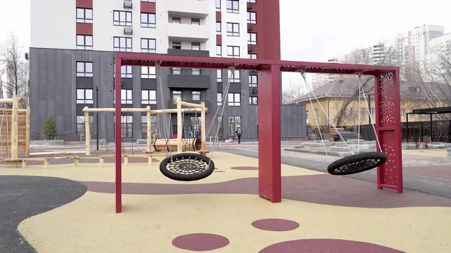 Все функциональные зоны выполнены резиновым покрытием, чтобы в случае падения не было серьезных травм | Источник: ГК «Виктория»