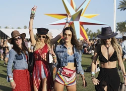 Coachella-2018: Синди Кроуфорд, Майли Сайрус, Алессандра Амбросио и другие звезды на фестивале