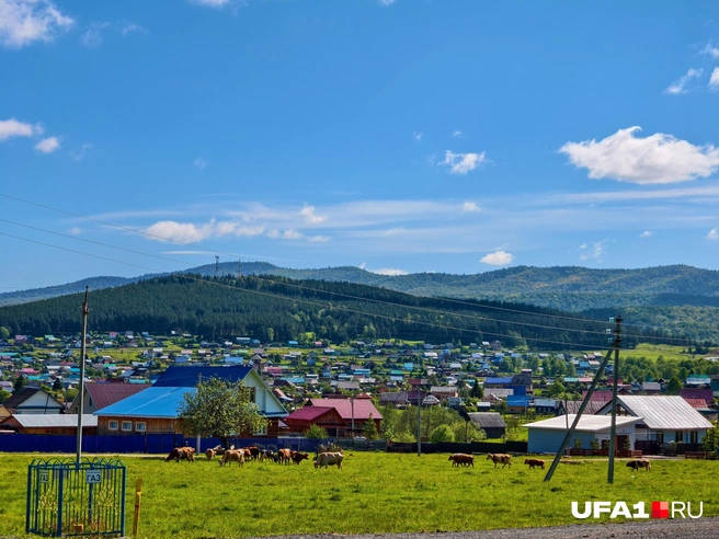 Село Инзер в окружении гор | Источник: Булат Салихов / UFA1.RU