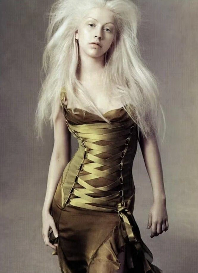 В 2003-м съемку для Vogue стилизовал Стивен Мейзел | Источник: Vogue Italia