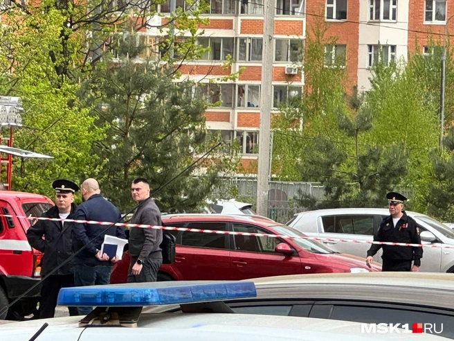 Территорию у дома в Балашихе, где убили генерал-лейтенанта Ярослава Москалика, оцепили | Источник: Александра Какасьева / MSK1.RU