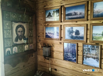 В доме Виктора и его жены фотографии природы, которые он делает сам | Источник: Кристина Мельникова / YA62.RU