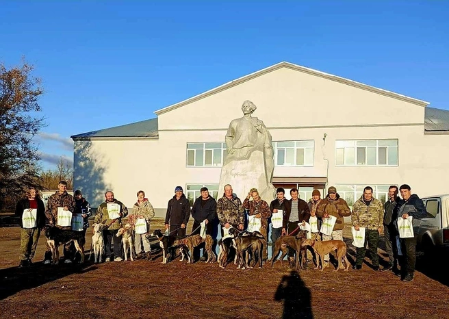 Памятник Горькому — место сбора и прощания до следующей встречи | Источник: Архив Светланы Подоляко