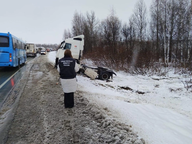 Дальнобойщик после ДТП был в шоковом состоянии | Источник: СУ СКР по Новосибирской области