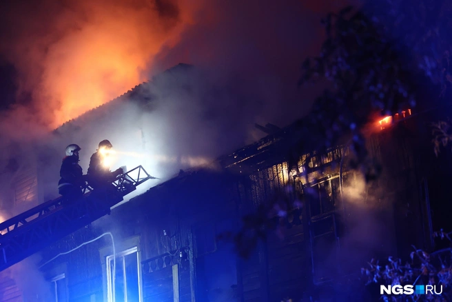 На месте работали 54 человека и 18 единиц техники | Источник: Александр Ощепков / NGS.RU