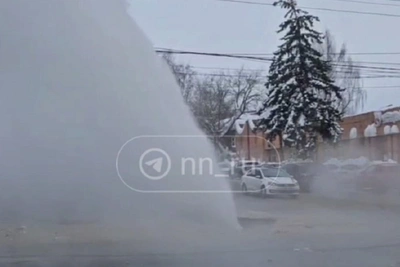Прорыв коммуникаций в центре Нижнего Новгорода парализовал движение