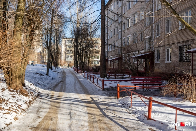 С парковкой тут явно беда | Источник: Кирилл Поверинов / 76.RU