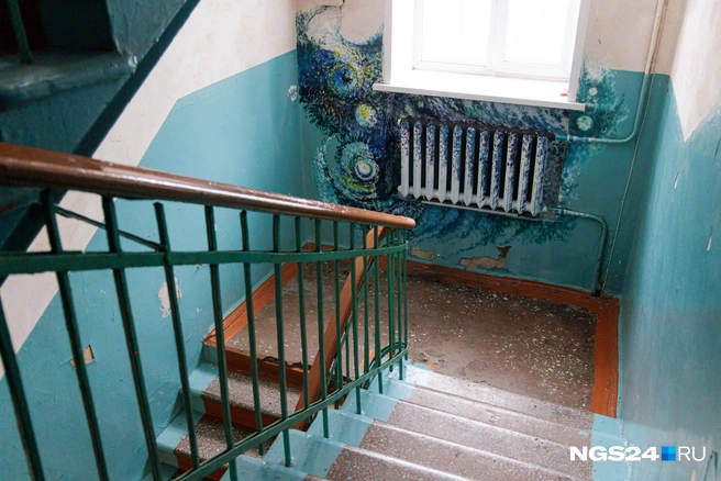 Лучше, чтобы в подъезде было светло | Источник: Мария Ленц / NGS24.RU