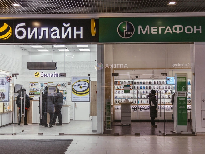 На первом этаже представлены павильоны ведущих мобильных операторов. | Источник: Артем Бауман / 76.RU