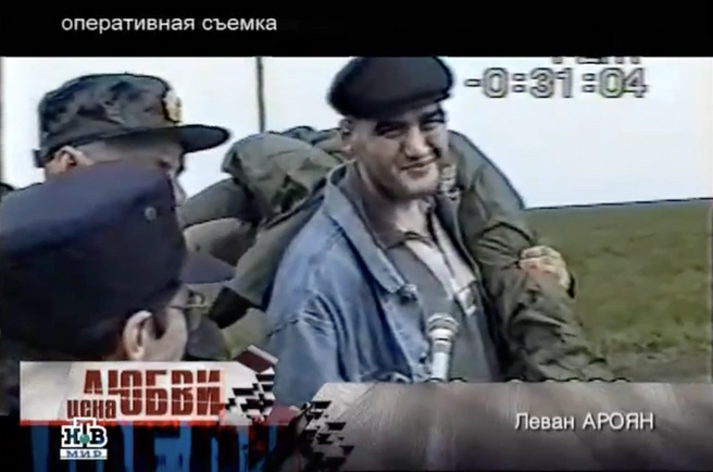 Ароян охотно показывал следователям, как убивал девушек | Источник: «Кубанский душитель» из цикла «Цена любви» / телеканал НТВ