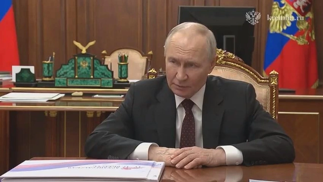 Путин потребовал «вытаскивать людей из бараков» на севере России | Источник: Кремль. Новости