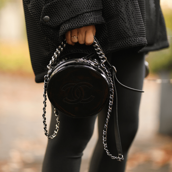 Базовый гардероб: идеальные черные мини-сумки, которые подойдут ко всему