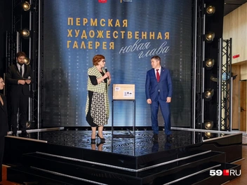 Юлия Тавризян торжественно объявила, что галерея наконец обрела новый дом | Источник: Василина Любимова / 59.RU