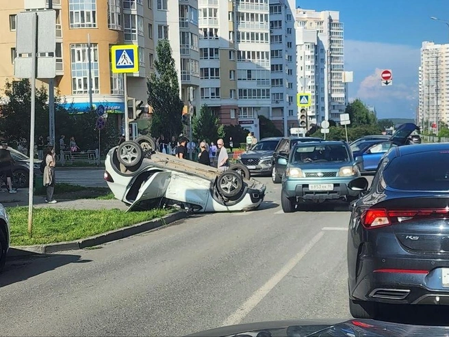 В Renault находилась женщина | Источник: читатель E1.RU