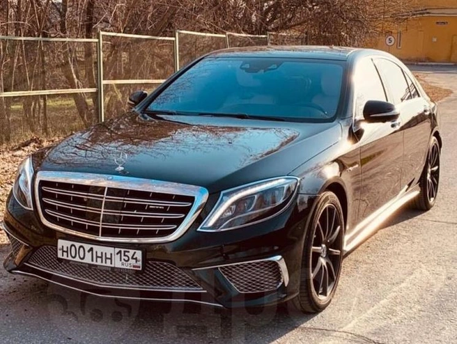 Владелец этого Mercedes очень любит красивые номера | Источник: Nomerogram.ru