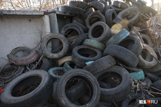 Прочесав всю Войновку, группа расследования приехала в район ТЭЦ, по соседству с которой образовалась грандиозная свалка  | Источник: Владислав Лоншаков