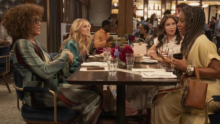 Кадр из сериала «И просто так» (2021-2025) | Источник: «Кино Mail.ru»