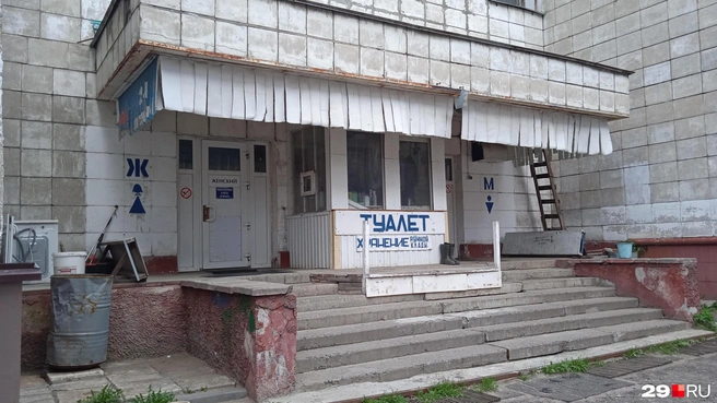 Некоторые туалеты города по-настоящему ужасают | Источник: Юрий Скородумов / 29.RU