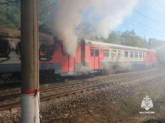 Дым валил из окон | Источник: МЧС Краснодарского края / Telegram