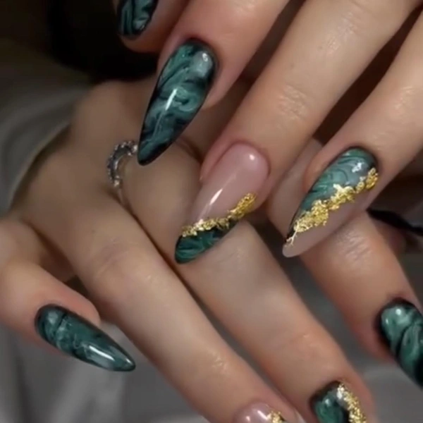 денежный маникюр, денежный маникюр 2025, денежный маникюр 2025 какой цвет, денежный цвет маникюра, денежный цвет маникюра на декабрь, какой денежный цвет маникюра, денежный маникюр на декабрь, денежный маникюр на декабрь 2025 | Источник: Социальные сети