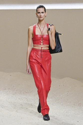 Идеальная база — брюки на осень-зиму 2025/26: лучшие модели у российских брендов Идеальная база — брюки на осень-зиму 2025/26: лучшие модели у российских брендов