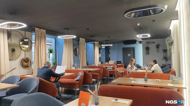 Внутри ресторана обычно было немноголюдно | Источник: Стас Соколов / NGS.RU