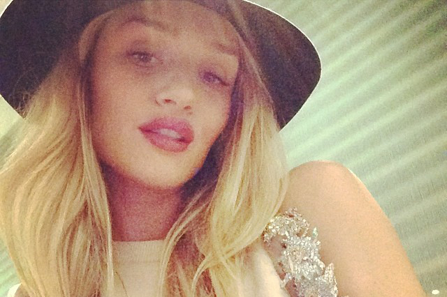 Роузи Хантингтон-Уайтли | Источник: Instagram/rosiehw (запрещенная в России экстремистская организация)