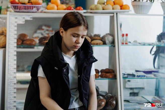 Сейчас Вале 16 лет. Она ждет мужа с СВО и пока планов не строит | Источник: Ирина Шарова / 72.RU
