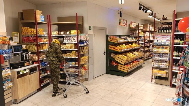 В магазине есть кофейный автомат, но нет свежей выпечки | Источник: Стас Соколов / NGS.RU