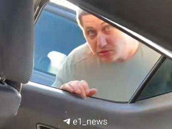 Неадекватный пассажир Михаил на «Ауди» избил девушек и напал на очевидцев дорожного скандала | Источник: qweuyx / Instagram.com*