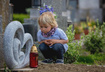 «Он улетел на небо»: как не травмировать ребенка новостью о смерти близкого