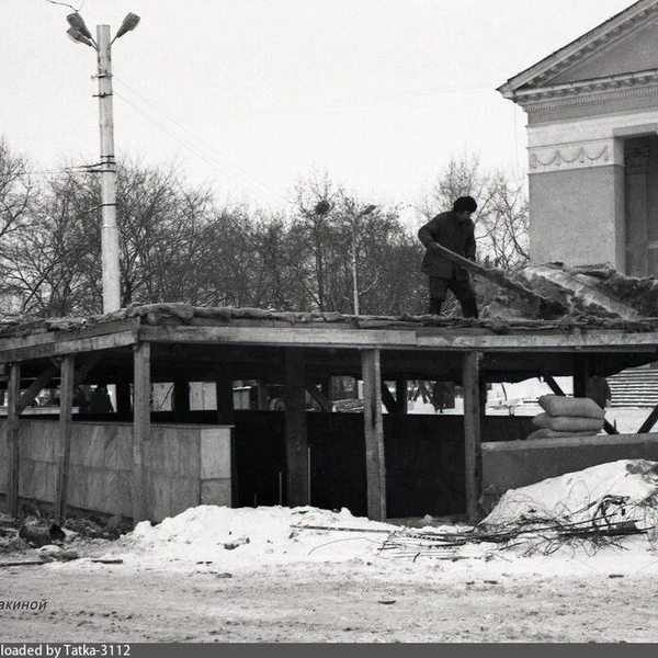 А так выглядел заваленный снегом переход у кинотеатра «Маяковский» в 1978-м | Источник: Эмилия Мамакина / Pastvu.com