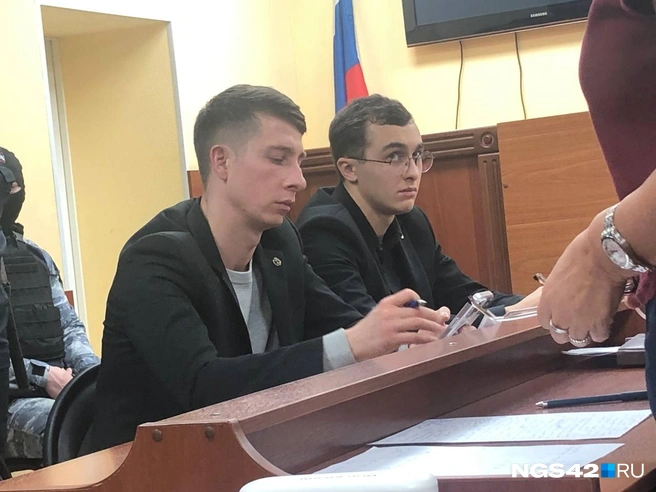 Мужчину защищают сразу два адвоката | Источник: Александр Левчук / NGS42.RU
