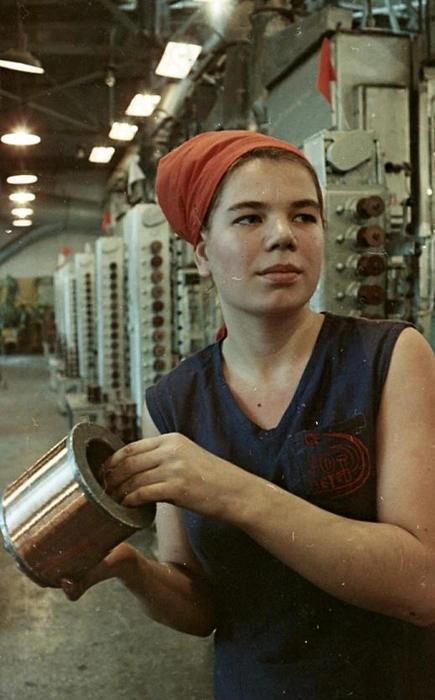 Работница завода «Куйбышевкабель», 1970-е | Источник: из фотофондов ЦГАСО и СОГАСПИ