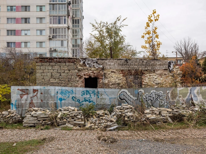 Сейчас сохранившаяся часть Нобелевского городка выглядит печально | Источник: Константин Завриков / V1.RU