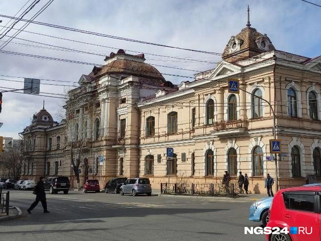 Пока гуляешь по Чите, всю дорогу встречаешь красивые здания. Но вайб у города, конечно, особенный | Источник: Кадрия Катцина / NGS24.RU